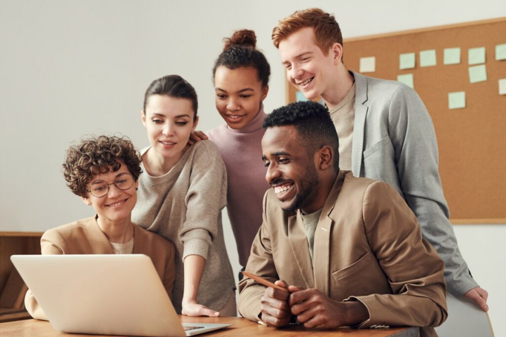 Faculty Meeting: 5 students have meeting on laptop