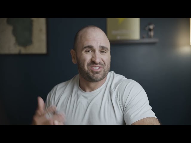 N8N workflow canvas showing Google Maps scraper template nodes and query customization