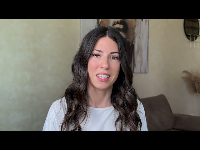 Demonstrating Sales Navigator filters and advanced segmentation options for profile searches