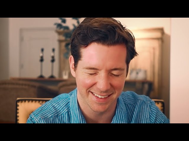 Comparing AI-generated post outline with freelance version for actionable LinkedIn insights