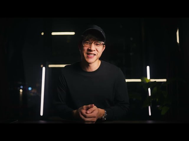 Consultant attracting attention by confidently turning away a client, representing scarcity appeal